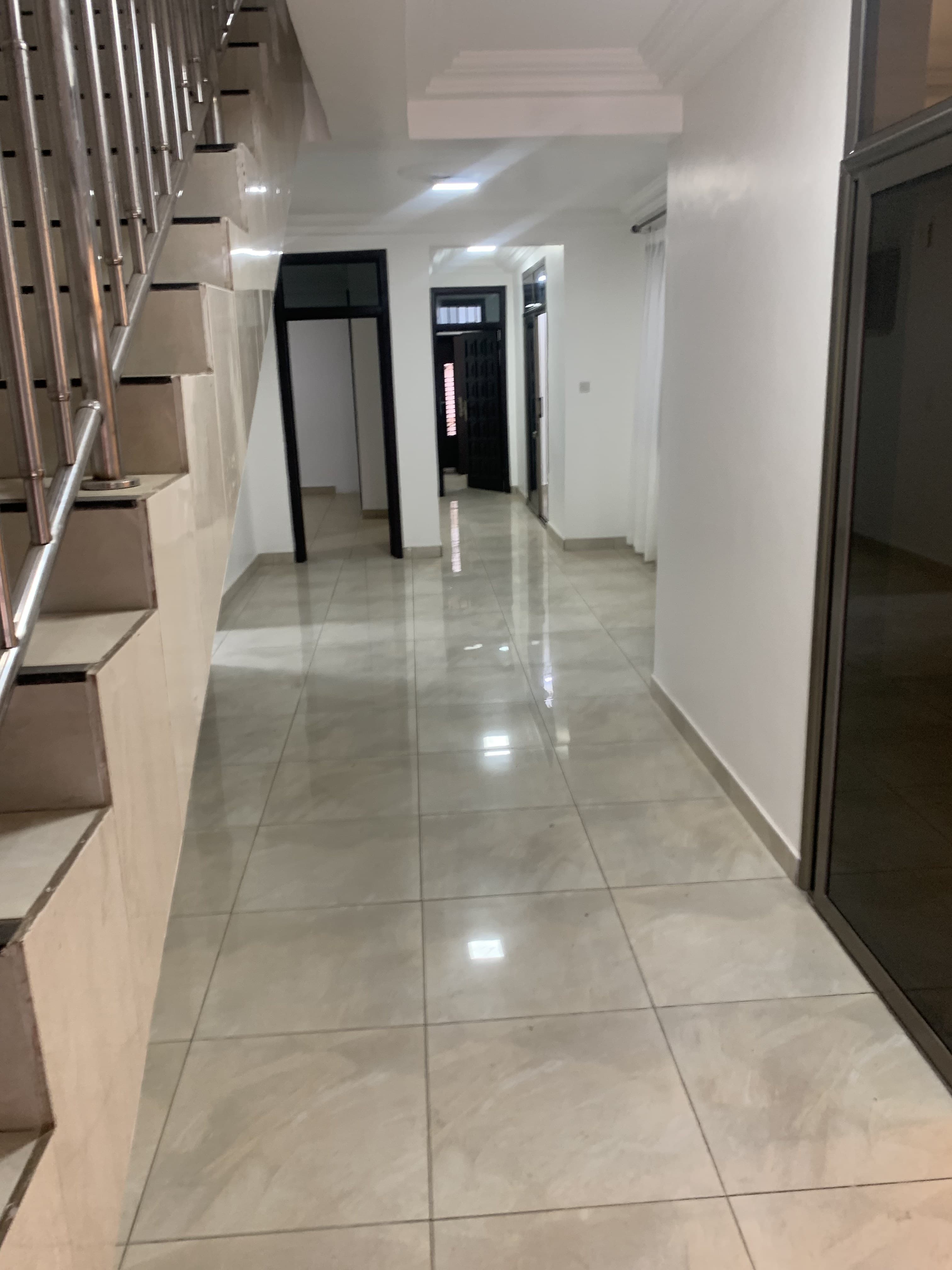 4-Bedroom In East Airport photo 2