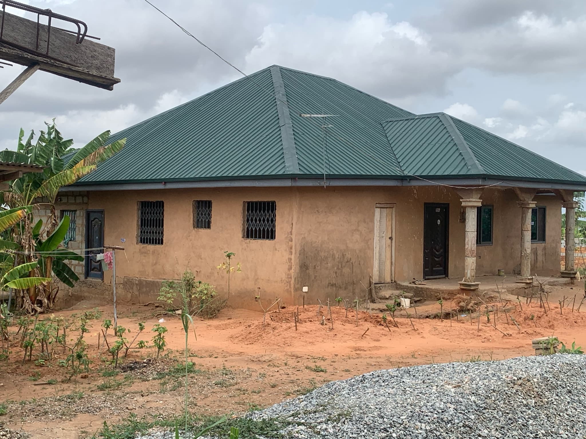 4 bedrooms uncompleted house for sale