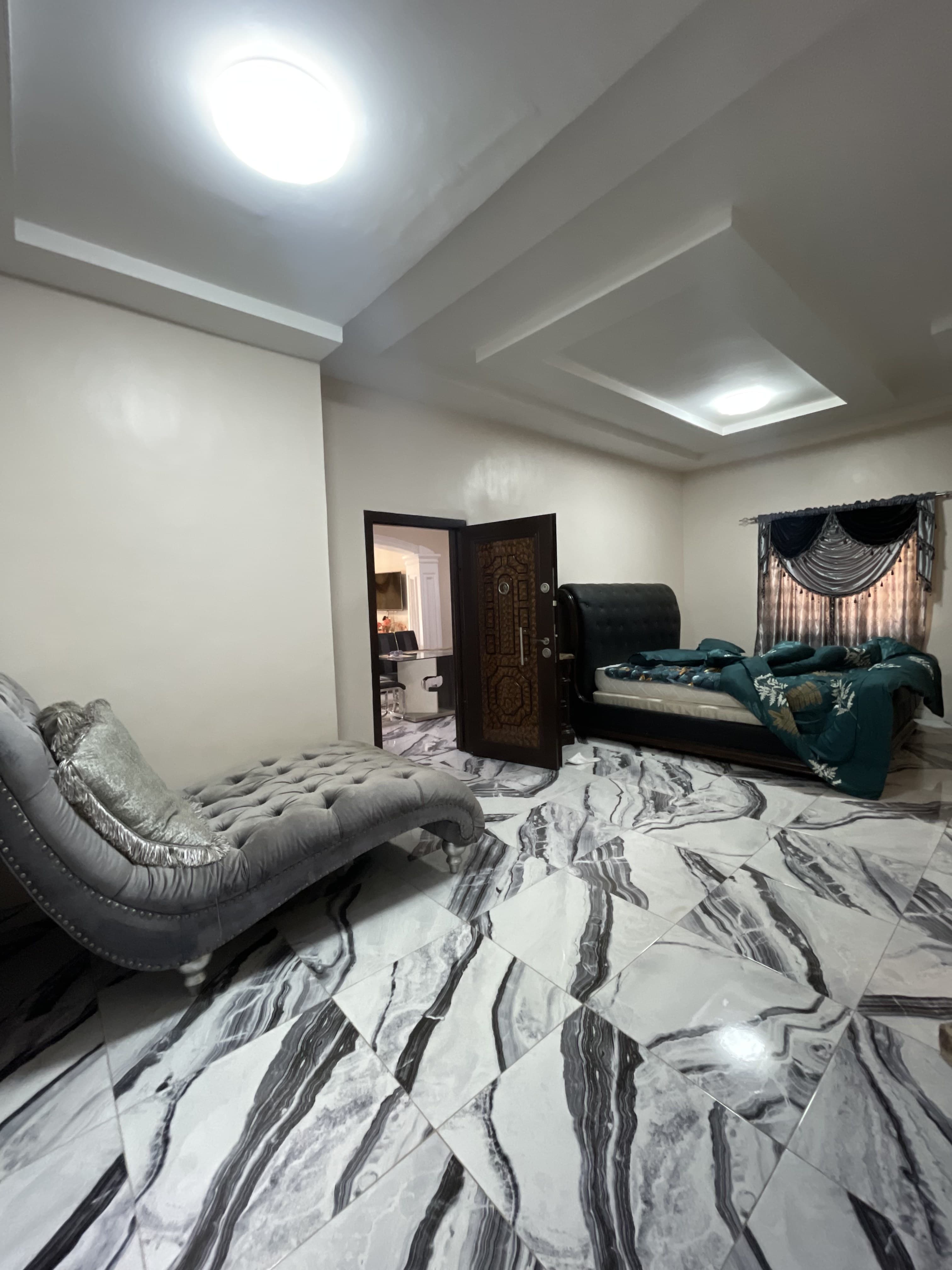 Fully furnished 3 bedroom self compound photo 3