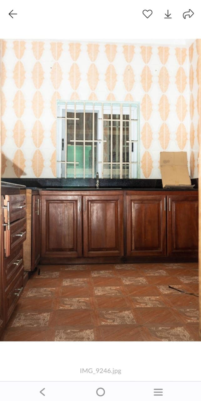 6 Bedroom Storey building photo 4