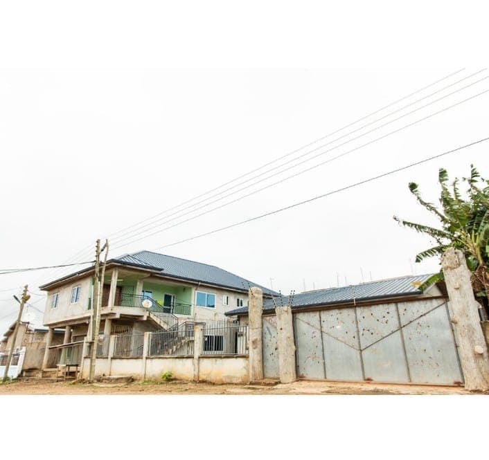 6 Bedroom Storey building